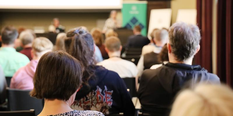 AVOTT-kesäpäivien yleisöä vuodelta 2024. 