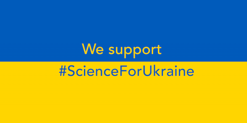 Ukrainan lippu, jossa teksti We support #ScienceForUkraine