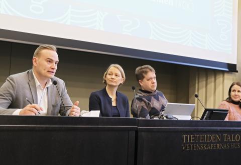 Atte Harjanne (Vihreät), Mervi Katainen (Kokoomus), Ville Jalovaara (SDP) sekä Veronika Honkasalo (Vasemmistoliitto). 